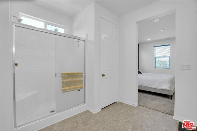 Building Photo - 725 Daniel Freeman Cir