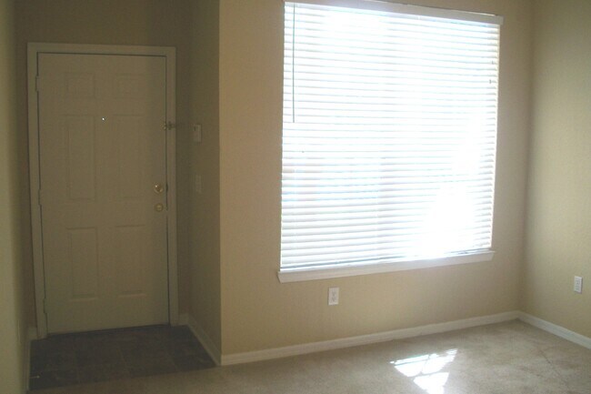 Building Photo - 823 Grand Regency Pointe