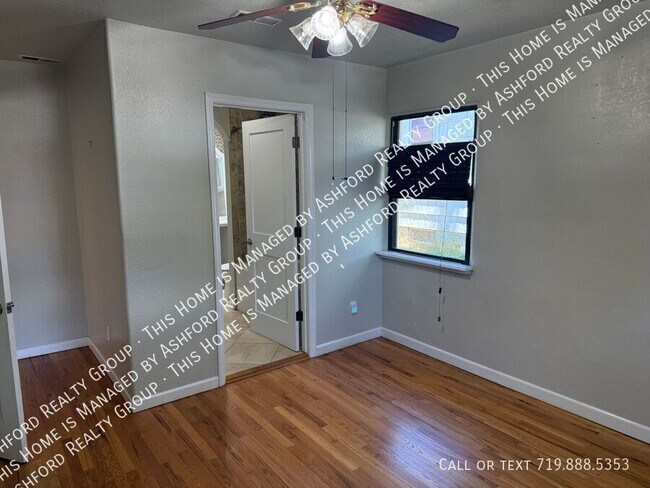 Building Photo - 1220 E San Rafael St