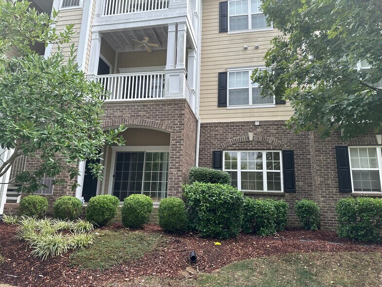 Building Photo - 4844 Bevendean Dr