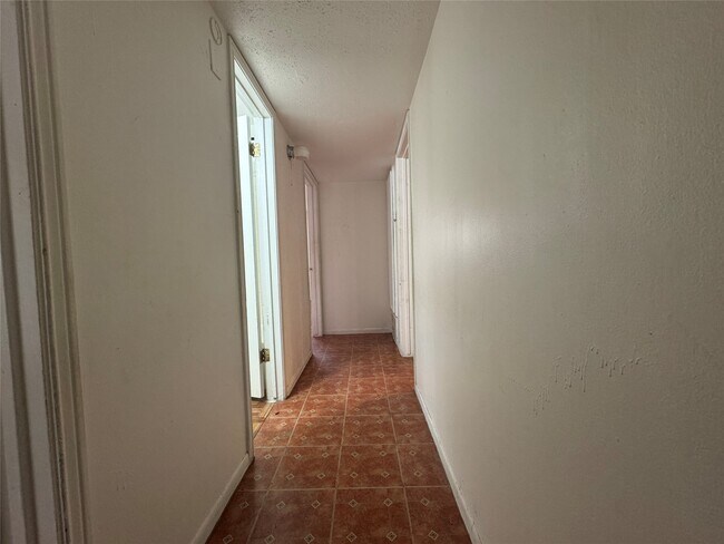 Building Photo - 6405 Westward St