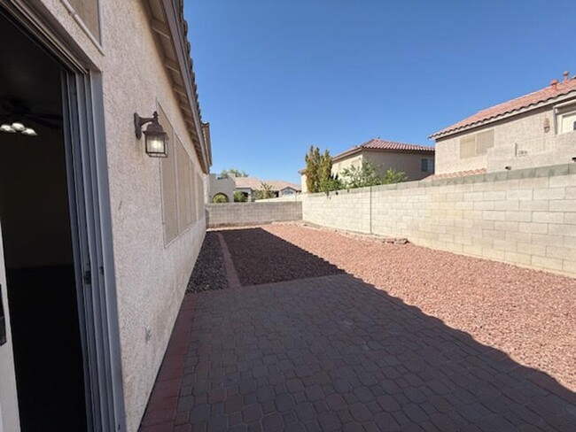 Building Photo - Silverado Ranch Single Story Home - 3 Bedr...