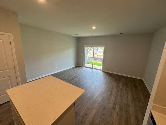 Building Photo - 812 Quinn Dr