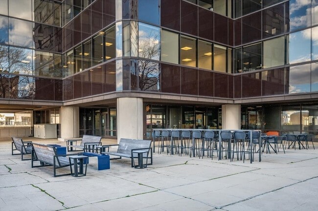 Building Photo - 127 Greyrock Pl