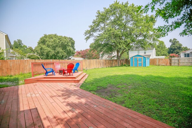 Building Photo - Modern Comfort in a Peaceful Setting – 4BR...