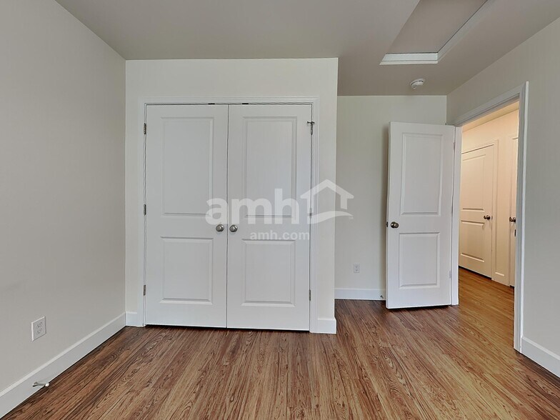 Building Photo - 13911 106th Ave E