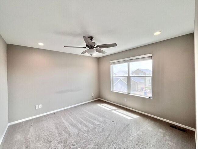 Building Photo - Charming Two-Story Home for Rent in the De...