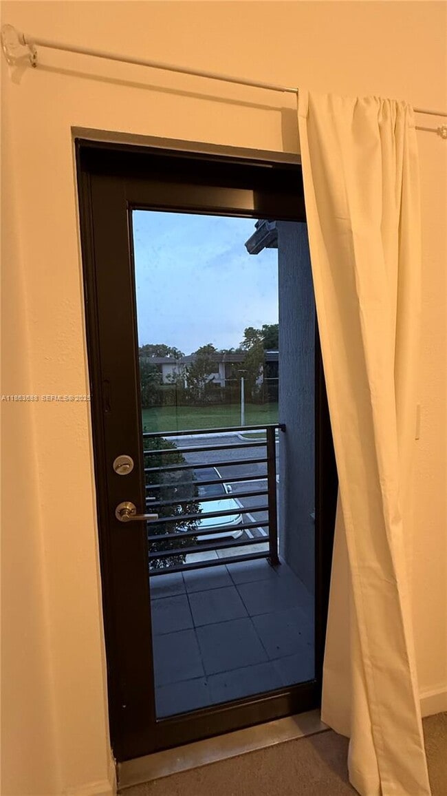 Building Photo - 947 NE 211th St