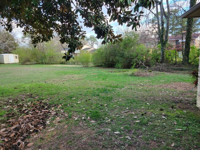 Building Photo - "Spacious 3-Bed Haven with Hardwood Floors in Huntsville – 2115 Sq Ft of Comfort!"