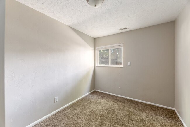 Building Photo - North Provo Duplex