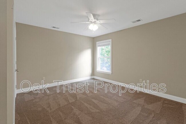 Building Photo - 5185 Celtic Dr