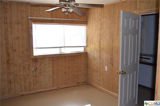 Building Photo - 205 FM 2722