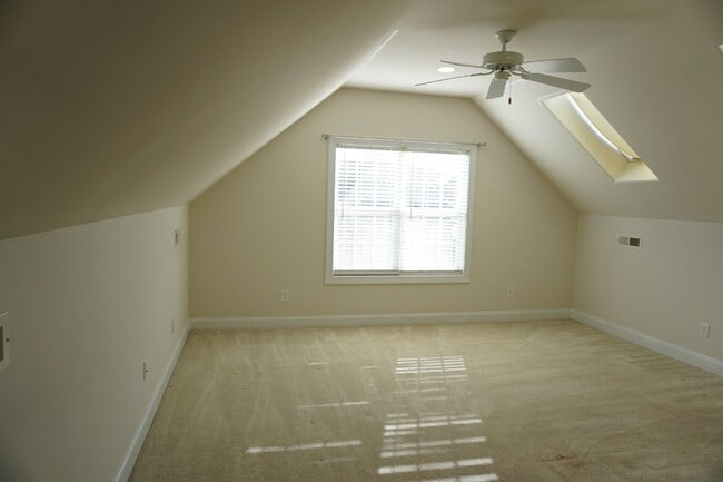 Building Photo - 1020 Ringlet Ct