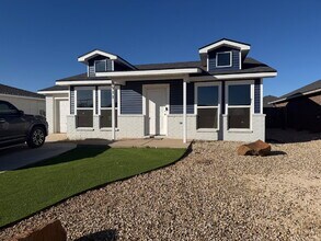 Building Photo - Charming 3-Bed, 2-Bath Retreat in Wolfforth