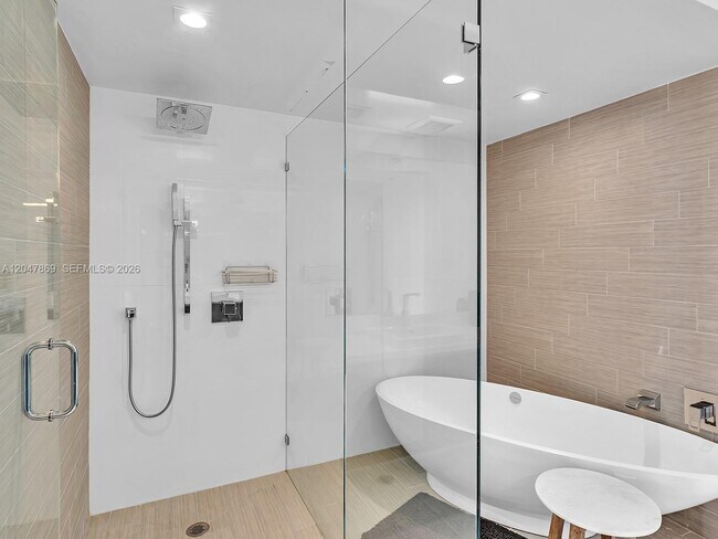 Building Photo - 300 Sunny Isles Blvd
