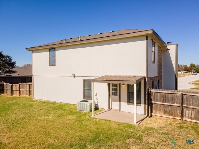 Building Photo - 3103 Redbud Dr