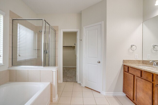 Building Photo - 3801 Weatherstone Dr