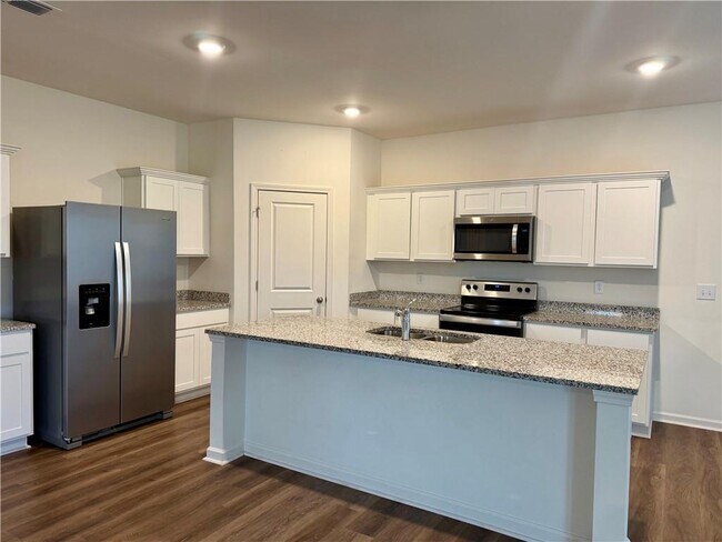 Building Photo - 119 Pond Ct