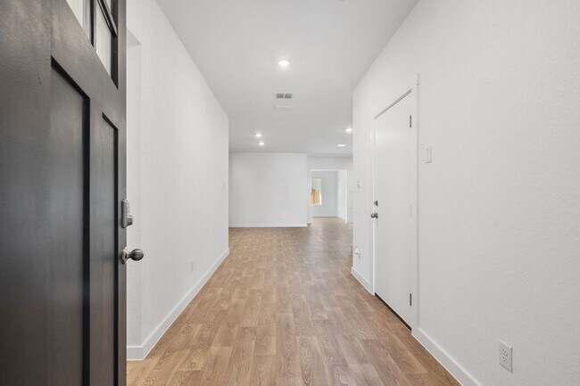 Building Photo - Luxurious 4 BR / 2 BA with THREE-CAR GARAGE - 2314 SF - Harmony Hills, Fredericksburg!