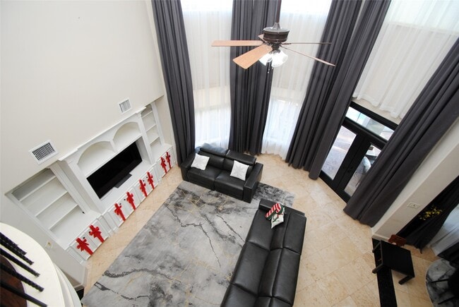 Building Photo - 15823 Medina Lake Ln