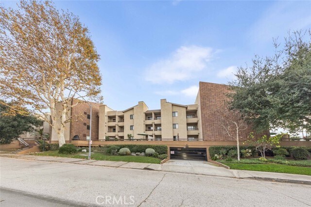 Building Photo - 424 Oak St