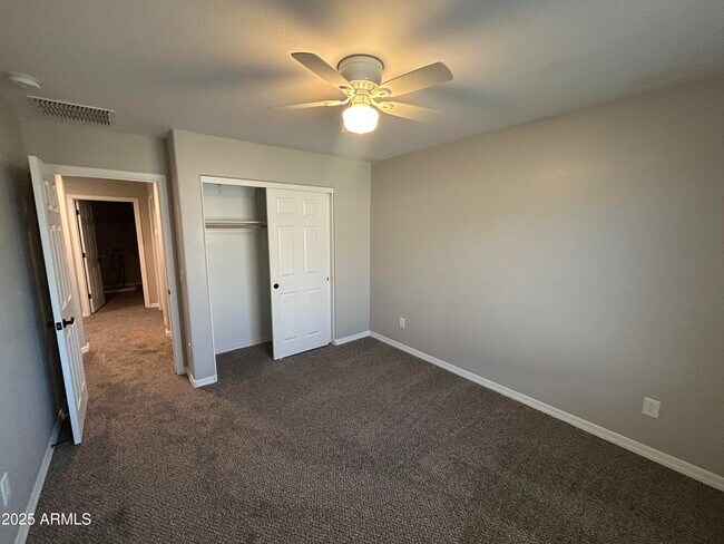 Building Photo - 25930 N Thornhill Dr
