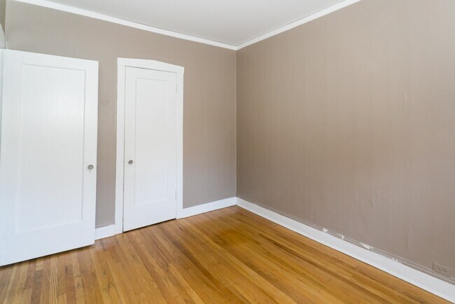 Building Photo - 1322 Oak Ave