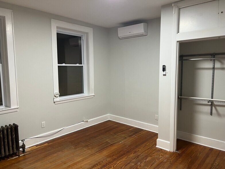 Building Photo - 40 Nichols St