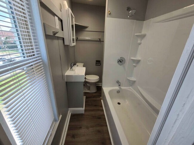 Building Photo - 1900 Deering Ave