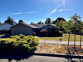 Building Photo - 3 Bedroom 2 Bath Single Family home
