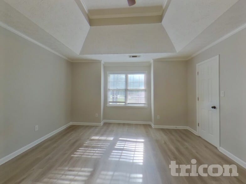 Building Photo - 530 N Oakland Cir