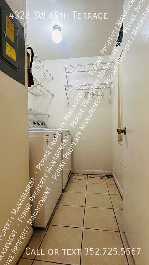 Building Photo - 4328 SW 69th Terrace