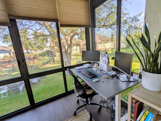 Building Photo - 109 Monterey Oak Trl