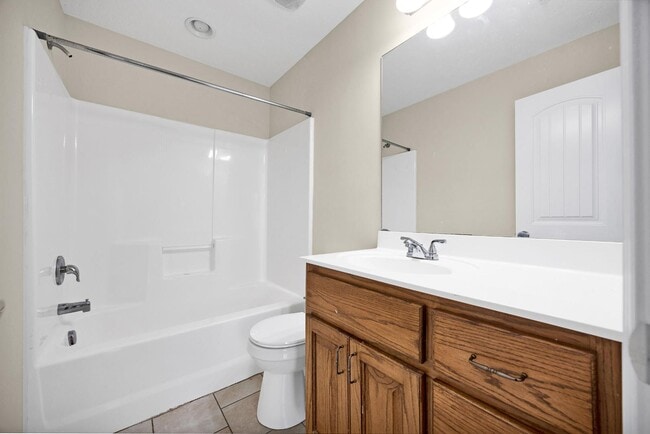 Building Photo - 15 Goldenrod Dr