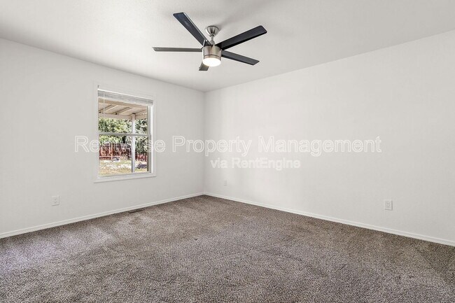 Building Photo - 314 W Linden St