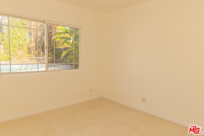 Building Photo - 5604 Valley Circle Blvd