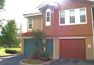 Building Photo - 3 Bedroom with Water View - Villanova at H...