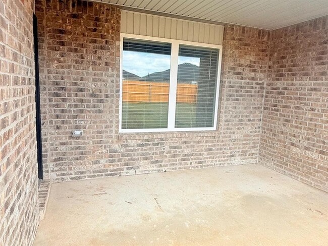 Building Photo - 16217 Lovers Ln