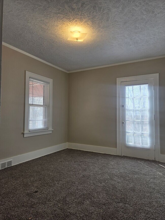 Building Photo - Charming Hilltop Home with Stunning City Views