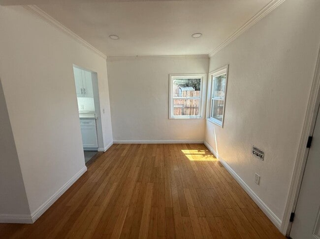 Building Photo - 1302 W 109th St
