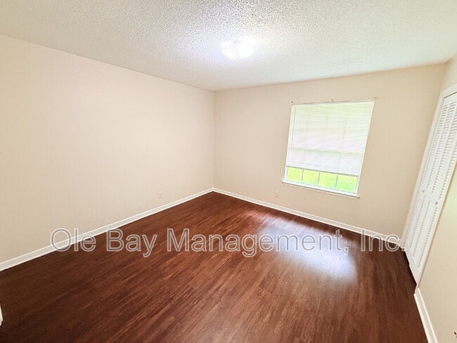 Building Photo - 965 Navco Rd