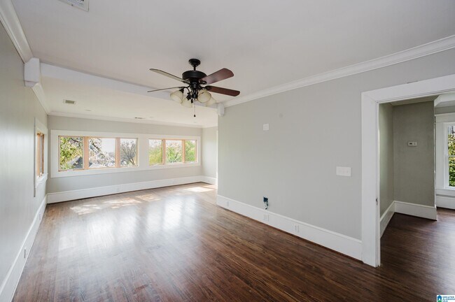 Building Photo - 2810 Rhodes Cir S