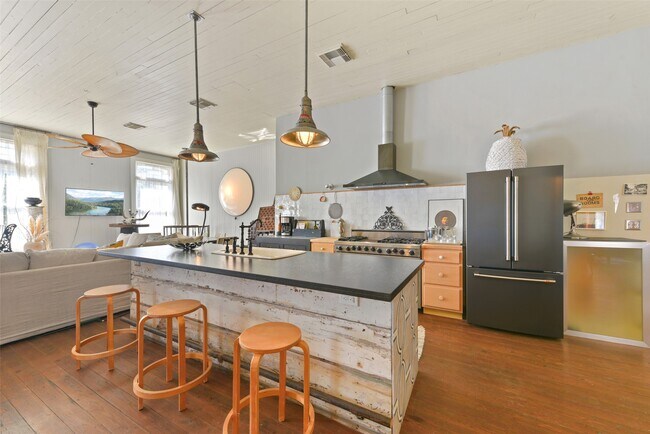 Building Photo - 1614 Avenue K