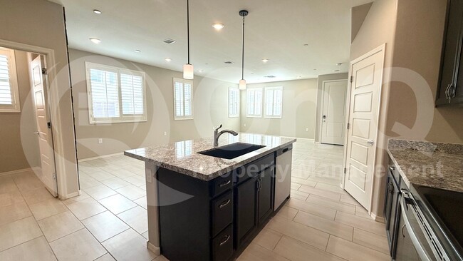 Building Photo - 2664 S Peppertree Dr