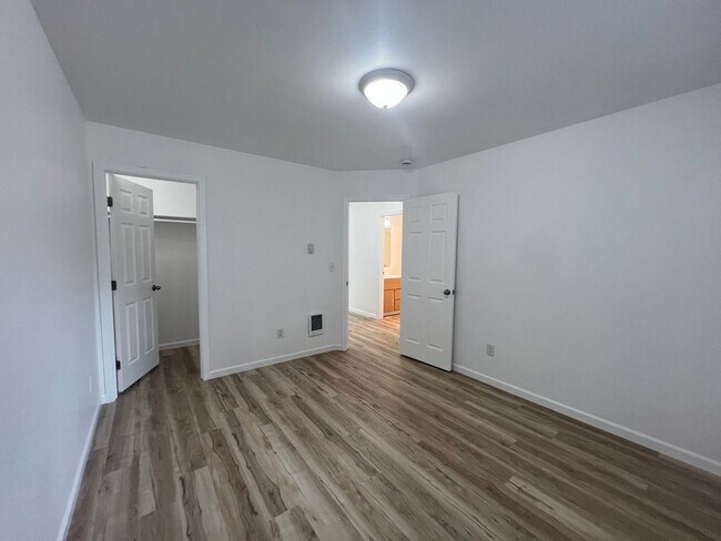 Building Photo - Rent Reduction; MOVE IN SPECIAL; Remodeled...