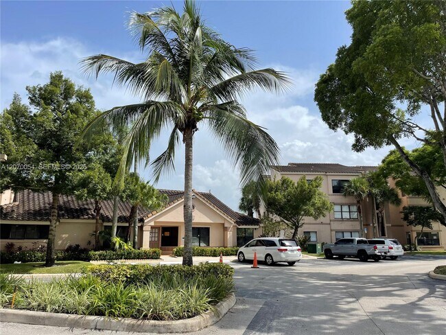 Building Photo - 2826 S University Dr