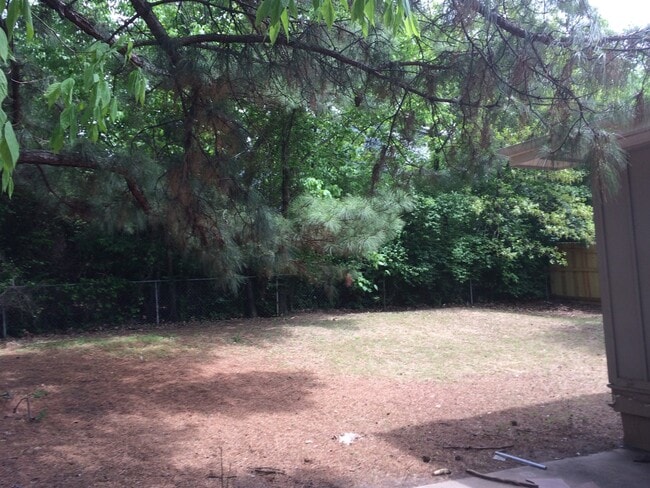 Building Photo - MUST SEE CHARMING HOME!