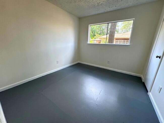 Building Photo - 2126 Millhouse Rd