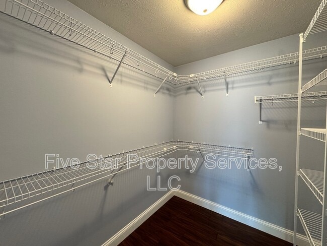 Building Photo - 1203 Hawthorn Ct