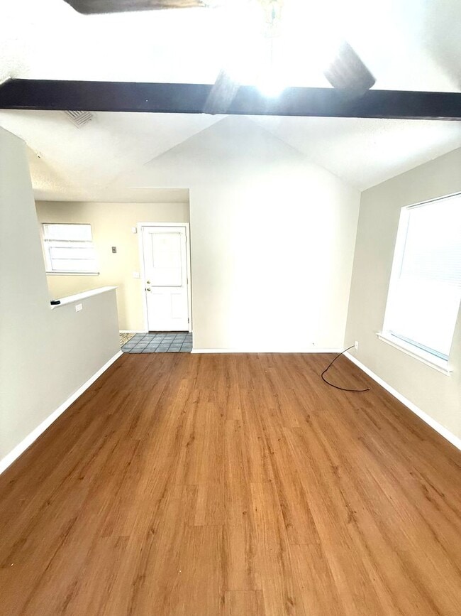 Building Photo - ** 3 Bed 2 Bath located in Regency Park ** call 334-366-9198 to schedule a self showing